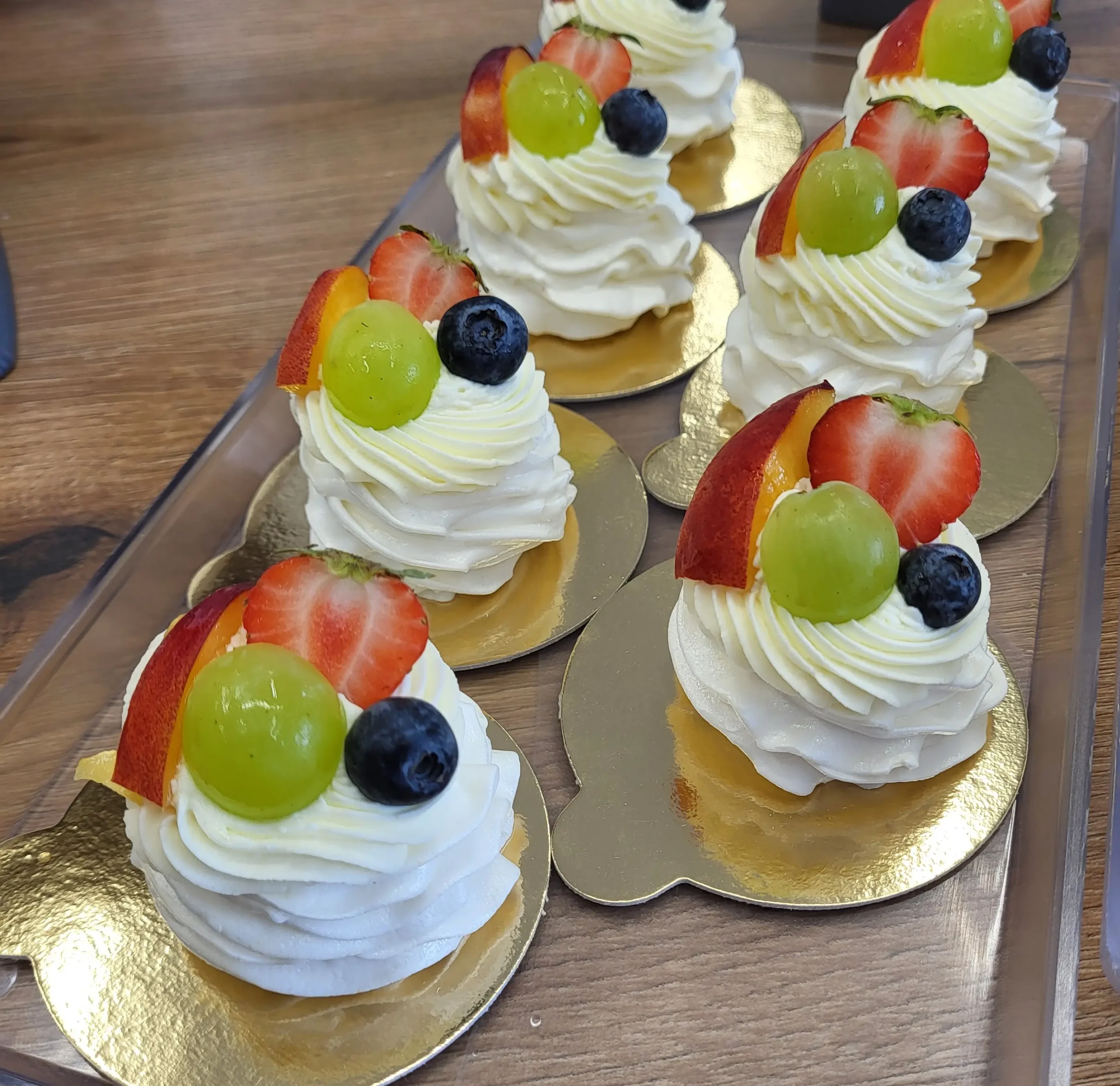 cake pops 1 mini pavlova